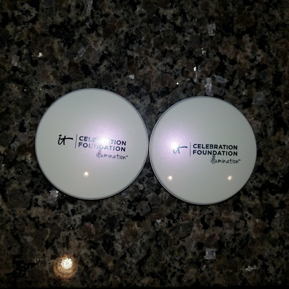 IT cosmetics celebration illumination powder